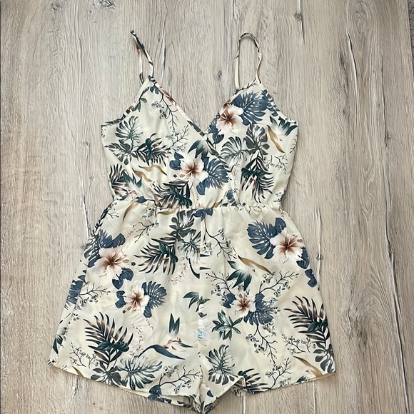 Tropical Floral Print Romper - Picture 1 of 8